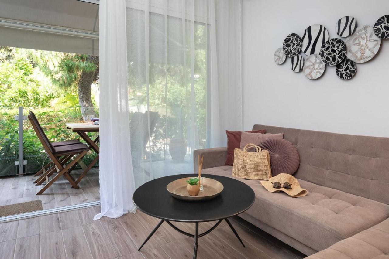 Mystique 2 Bd Aparment By Blupine Apartment Atena Exterior foto